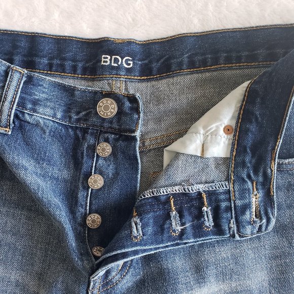BDG Mid Rise Breezy Button Fly Frayed Sie Slit Denim Shorts SZ 29 - Picture 8 of 14